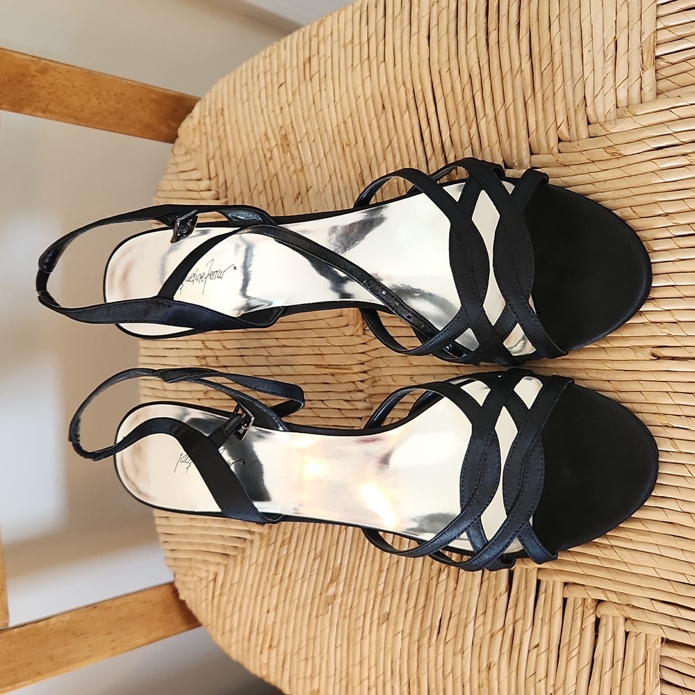 BLACK HEELS SIZE 10